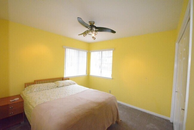Building Photo - 2114 Avenida La Quinta St
