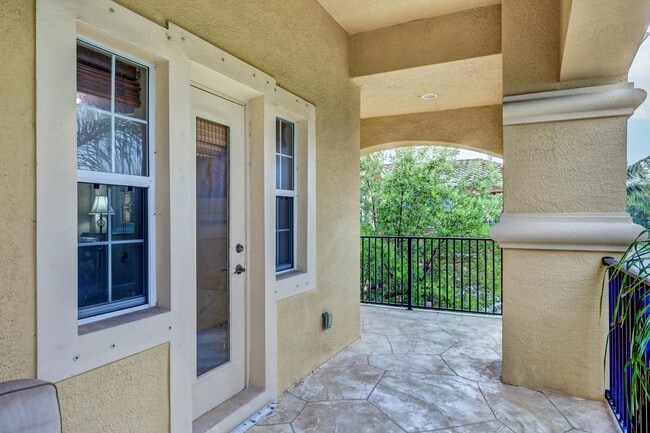 Building Photo - 748 Cresta Cir