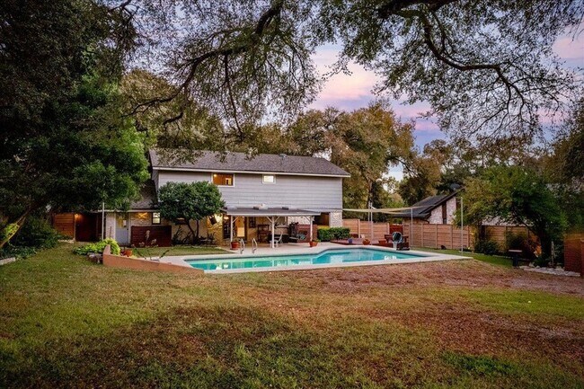 Building Photo - 9502 Castlewood Dr