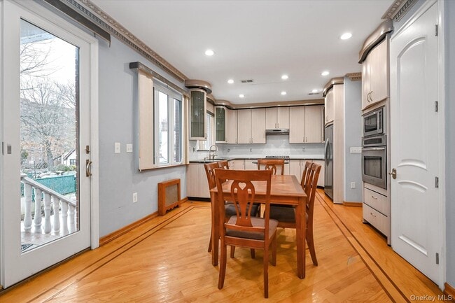 Building Photo - 77-16 Kew Forest Ln
