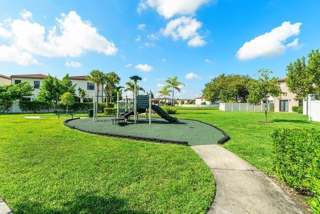 Building Photo - 6001 Woods Edge Cir