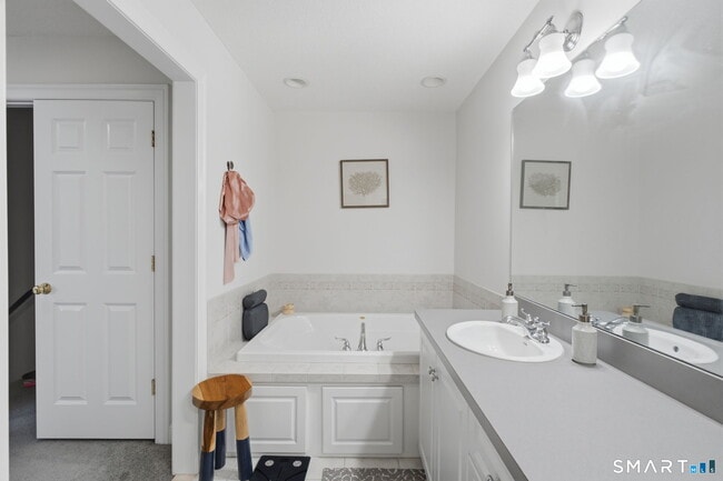 Building Photo - 7 Bridlewood