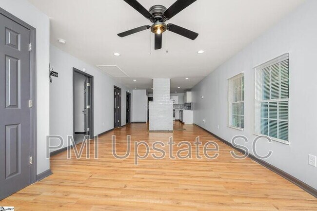Building Photo - 249 E Hampton Ave