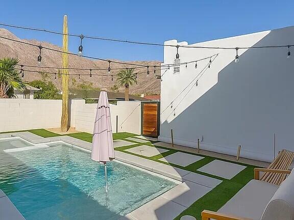 Building Photo - 53460 Avenida Diaz