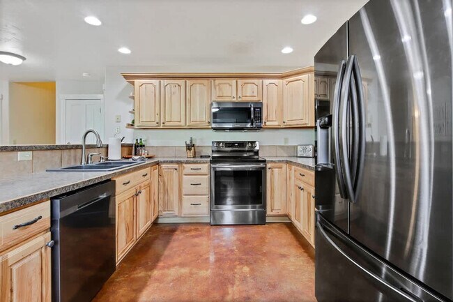 Building Photo - 816 Reedy Ln