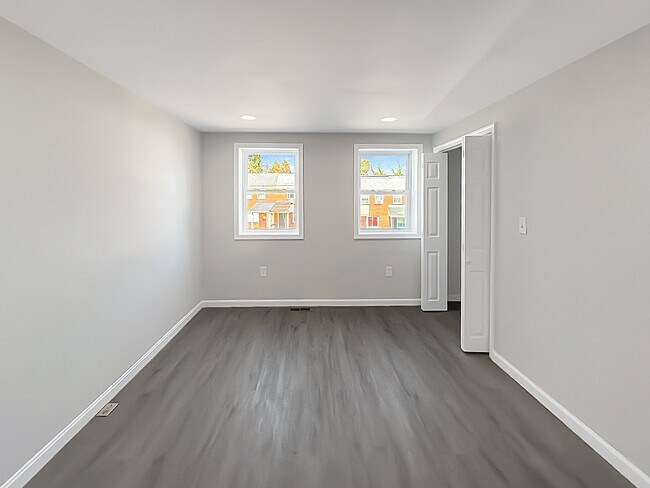 Building Photo - 4828 Beaufort Ave