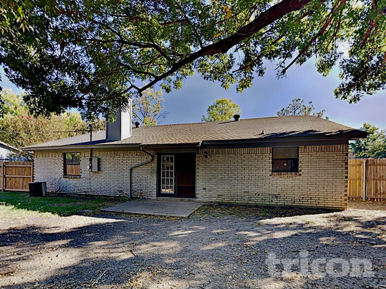 Building Photo - 1401 Timbercrest Dr