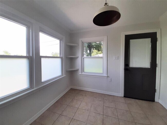 Building Photo - 7607 Moss Rose St