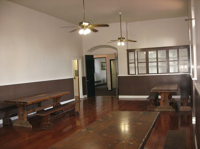 Common area dining room - 10938 Strathmore Dr