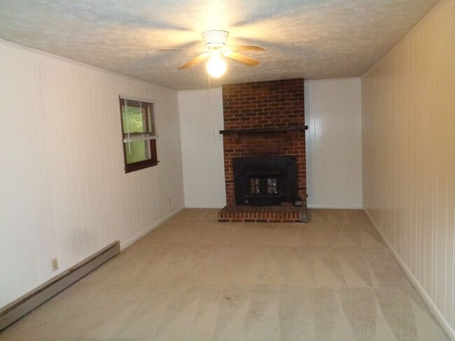 Building Photo - 199 Hidden Valley Cir