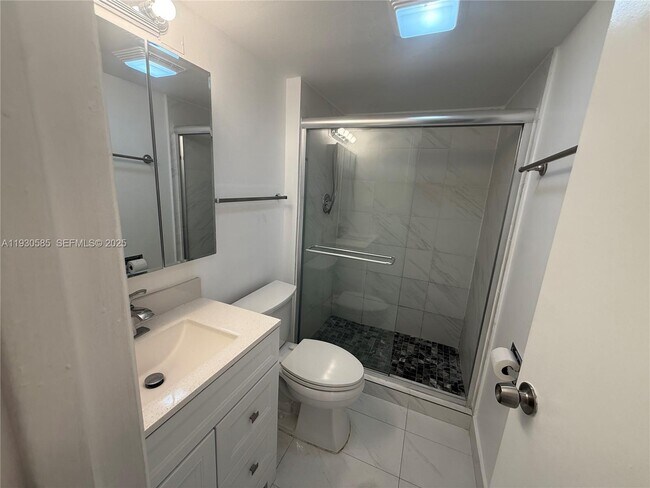 Building Photo - 3475 N Country Club Dr