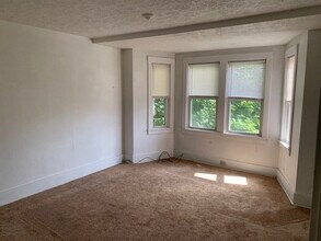 Building Photo - 2916 Clermont Ave