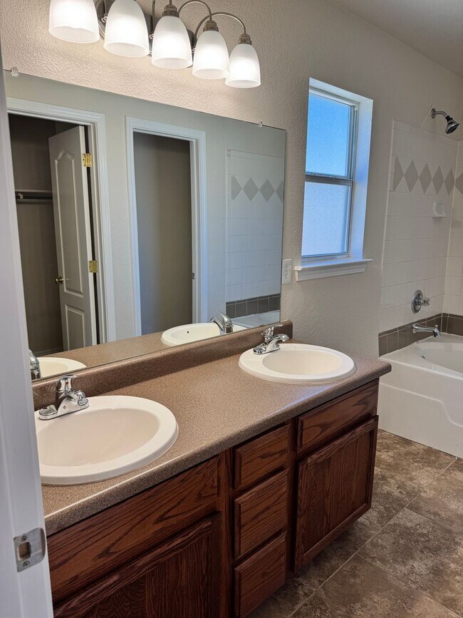 Building Photo - 1326 Magoffin Pl