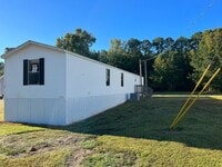 Building Photo - 3 bedroom 2 bath mobile home for rent