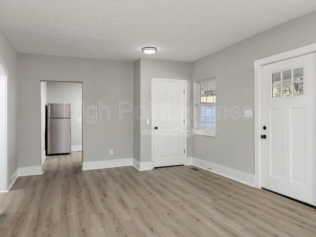 Building Photo - 5350 Slayton Ave