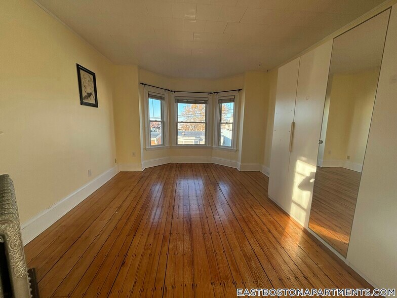 Building Photo - 33 Falcon St