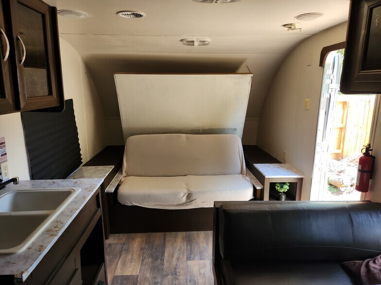 Building Photo - 265 Hummingbird Way