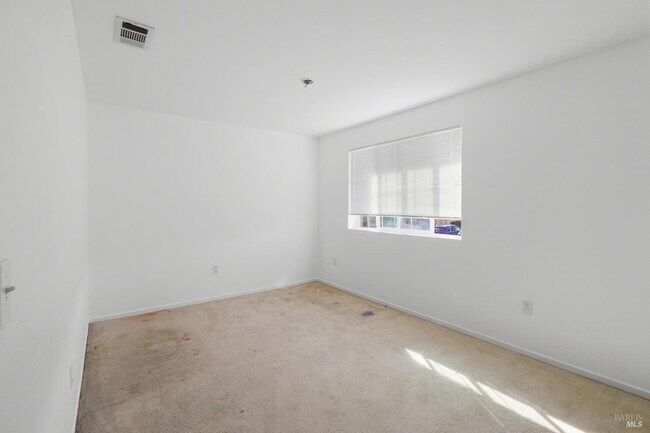 Building Photo - 712 Daniels Ave