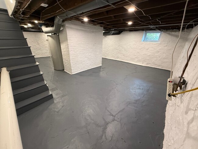 Building Photo - 860 Church St