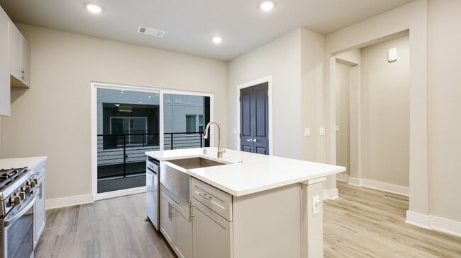 Building Photo - 3353 Wynwood Dr