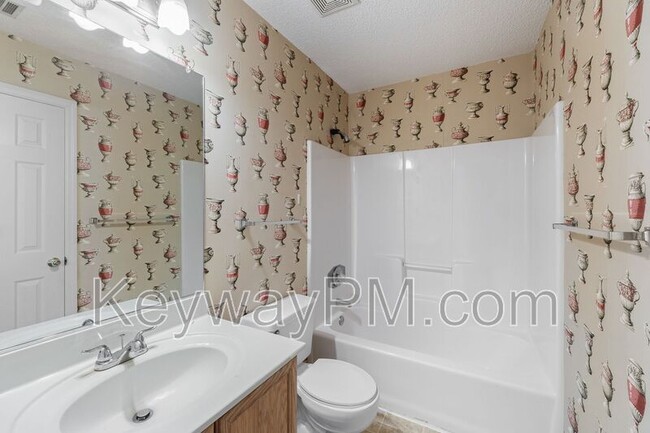 Building Photo - 410 Tracewood Pl