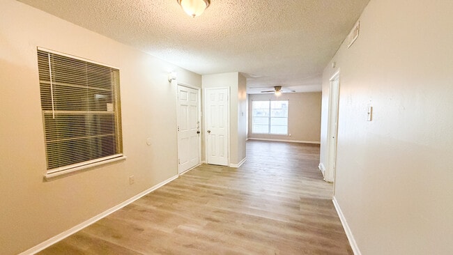 Building Photo - Kentwood Apartments