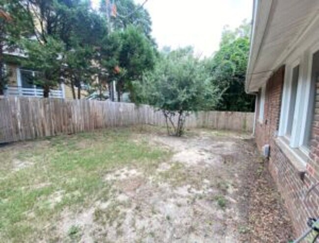 Building Photo - 19 Hollywood Ct