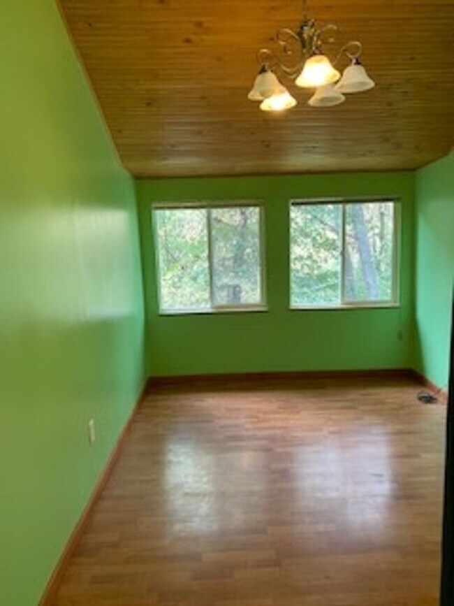 Building Photo - 4 Bedroom 2.5 Bath  with loft ,office, and sauna