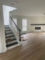Building Photo - 647 Croft Dr