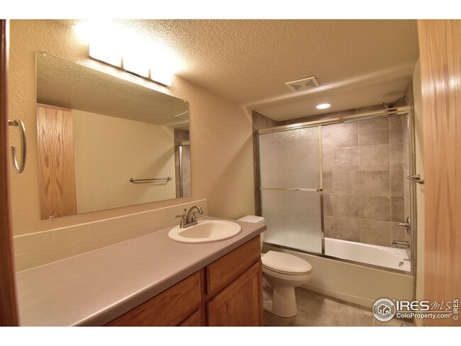 Building Photo - 1301 Silk Oak Dr