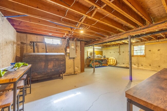 Building Photo - Charming 4 Bedroom Colonial with Updated K...