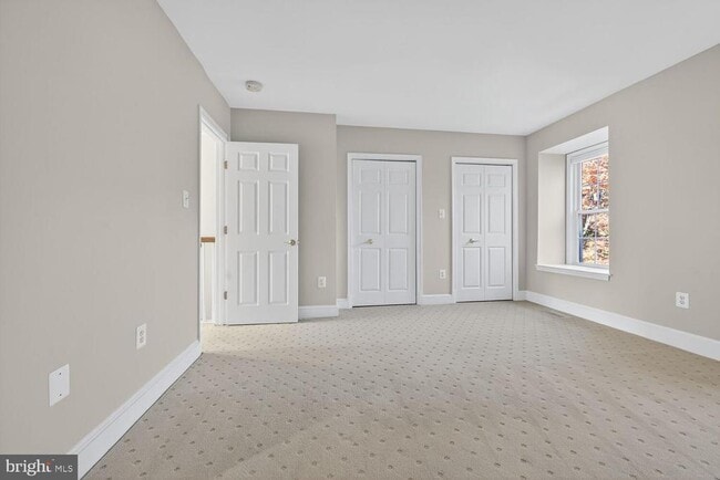 Building Photo - 3291 Sutton Pl NW