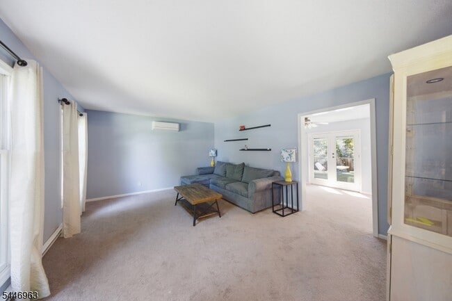 Building Photo - 2057 Lakeside Dr W