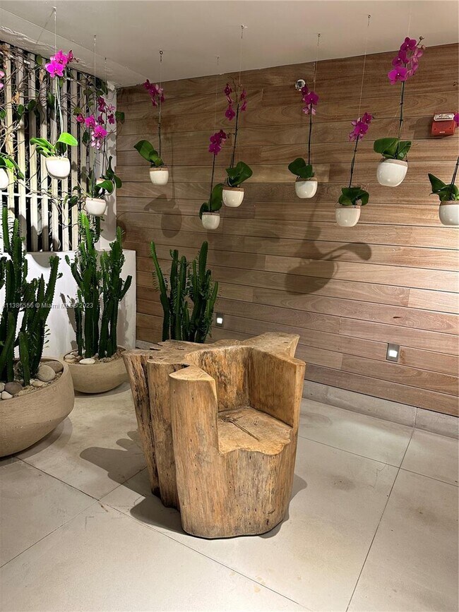 Building Photo - 2301 Collins Ave