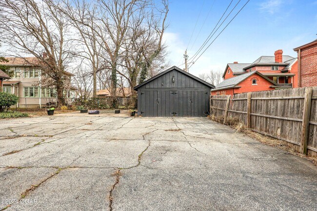 Building Photo - 415 S Jackson Ave
