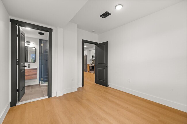 Building Photo - 14 Westervelt Pl