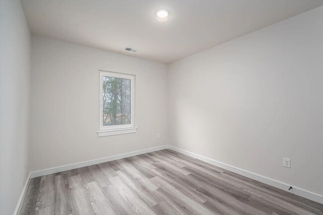 Building Photo - 2025 Built Townhome - Move-In Ready!