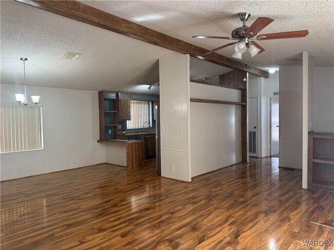 Building Photo - 615 Mead Ln