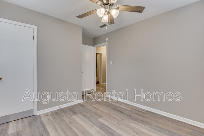 Building Photo - 3330 Young Forest Dr