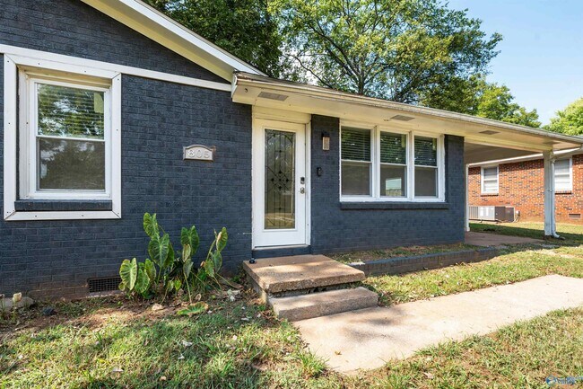 Building Photo - 805 W Arbor Dr NW