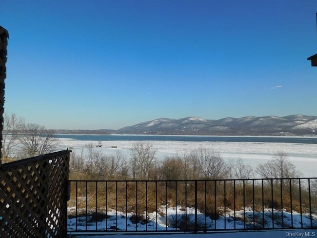 Building Photo - 729 Hewitt Ln