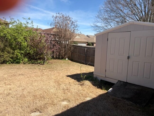 Building Photo - 1139 Breezy Valley Dr