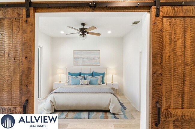 Building Photo - Gorgeous 4 Story Townhome Available in the Highly Desired 17 West Community!