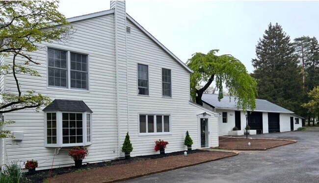 Building Photo - Beautiful Landale 4 Bedroom Single with 2 car garage for rent $3,650/month