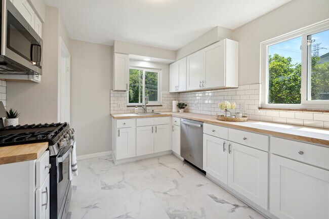 Building Photo - 36640 Angeline Cir