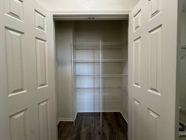 Building Photo - 5 Bedroom Canyon Hills home