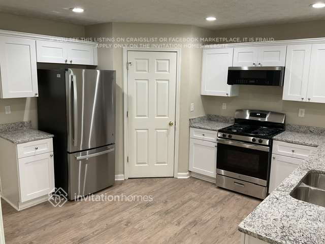 Building Photo - 6658 Point of Woods Dr
