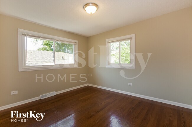 Building Photo - 2108 N Linden Ave