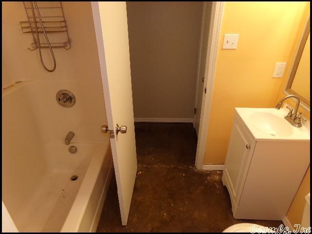 Building Photo - 49 Oak Forest Pl