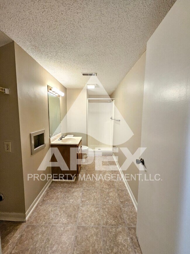 Building Photo - 7324 Deane Hill Dr